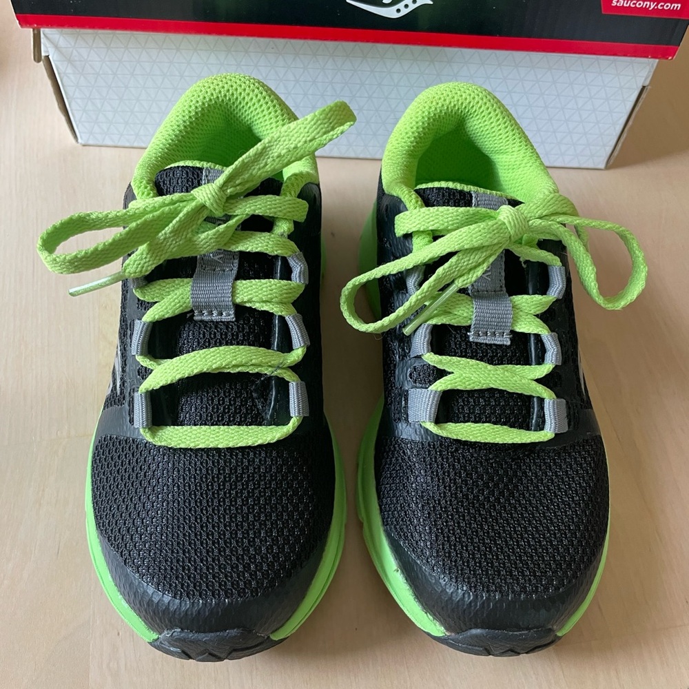 Saucony Black & Green Sneakers w/Breathable Mesh Inferno Lite Kids Sz 10.5